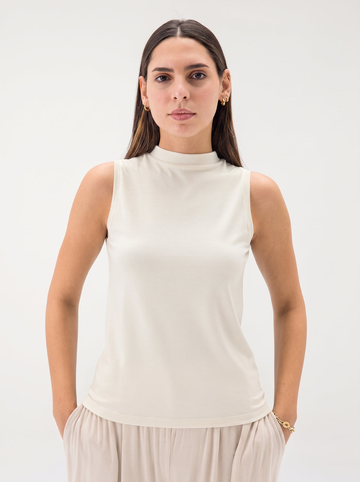 Basic Sleeveless Undershirt