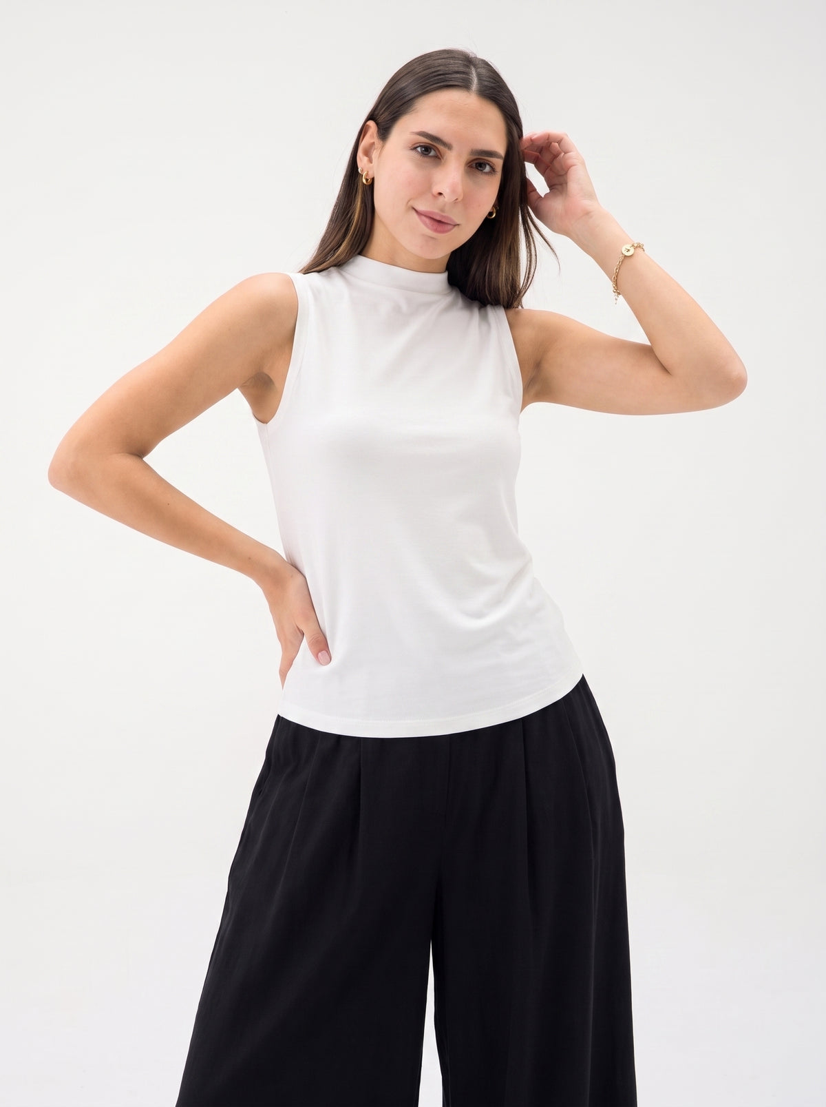 Basic Sleeveless Undershirt